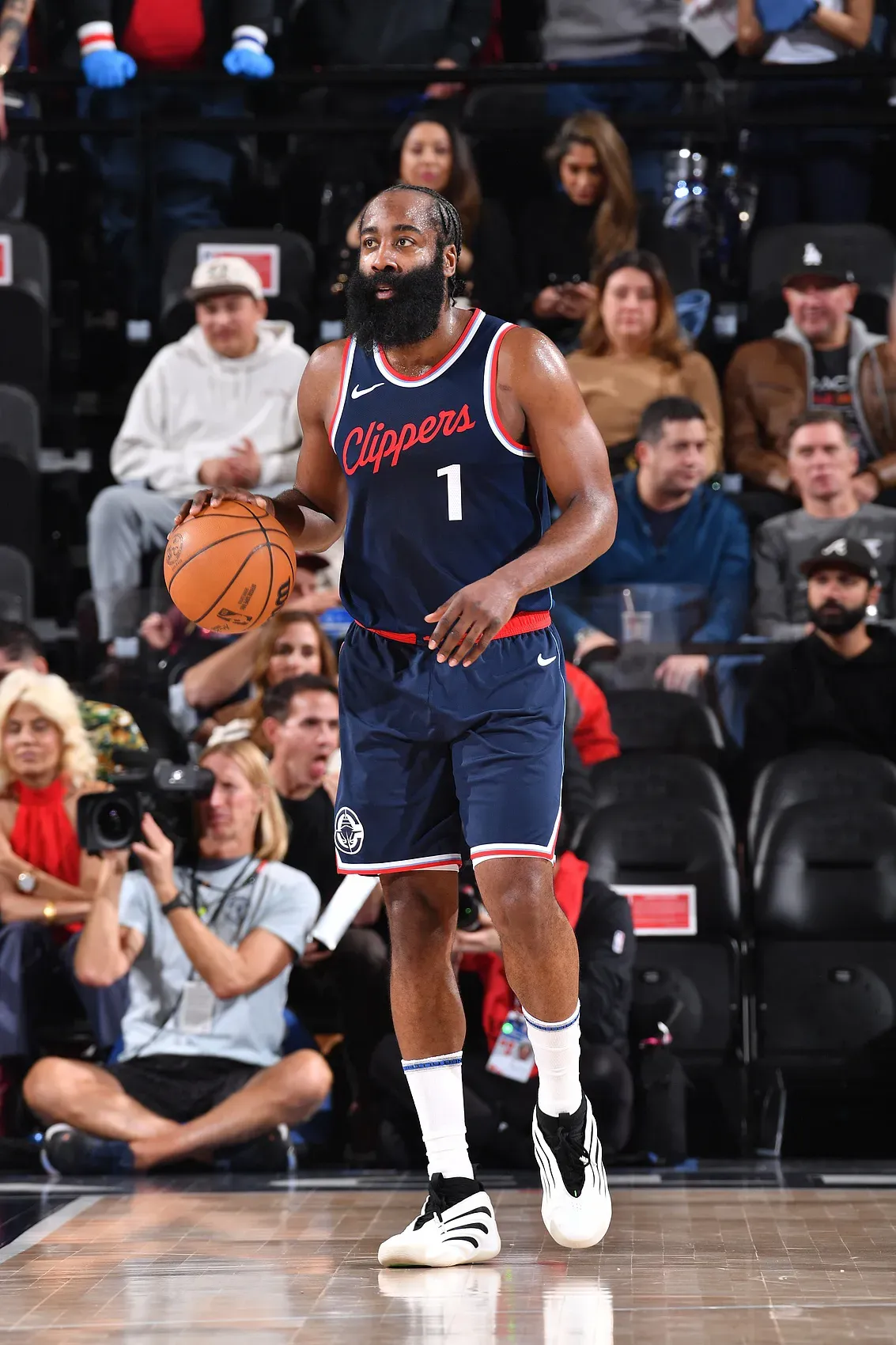 哈登重返赛场,晋级下一阶段首场状态出色,C9观众沸腾!