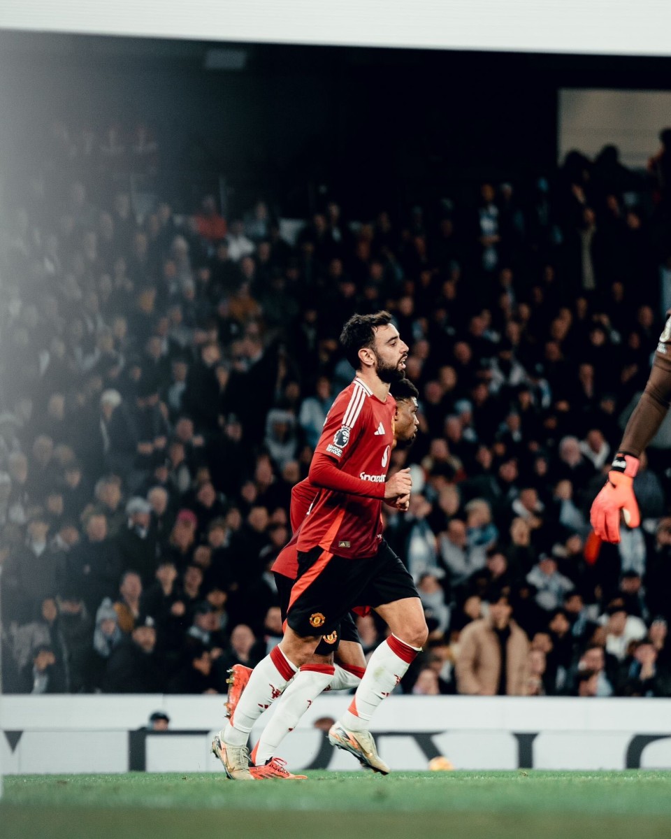 九游体育-里昂训练开放日，国际比赛日强势反弹引欢呼，欧联在即，训练强度明显提升-九游体育