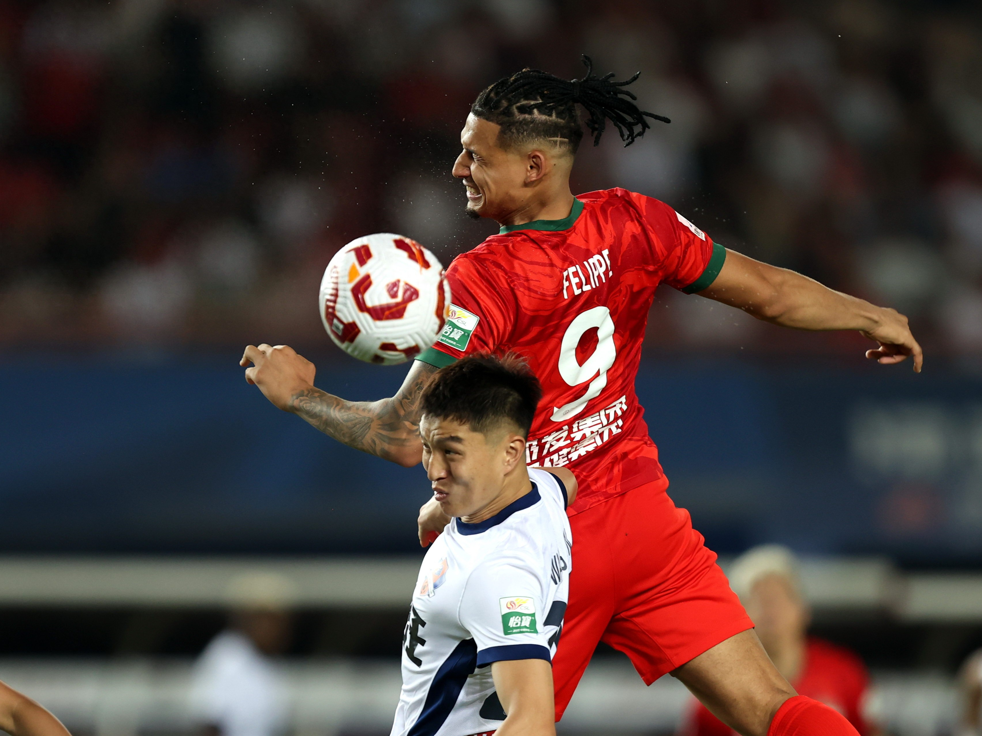 九游-包含关键时刻中超传出新动向，夏洛特黄蜂防线松动，管理层表态——气氛紧张，年轻球员得到机会的词条-九游